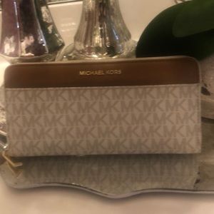 Michael Kors Large Zip Wallet